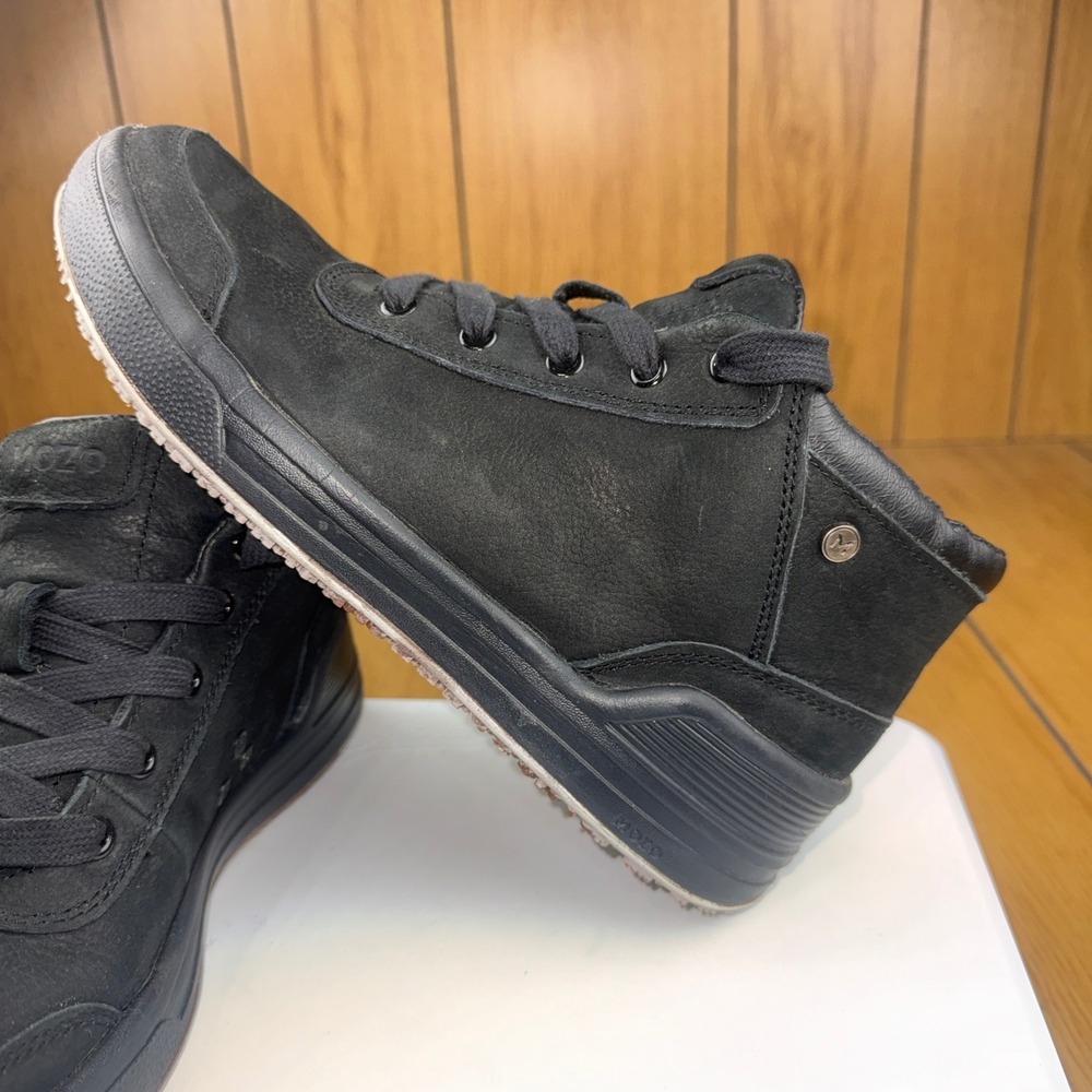 MOZO Grind Mid Top Mens 10 Black Leather Suede Slip Resistant Shoes M30911